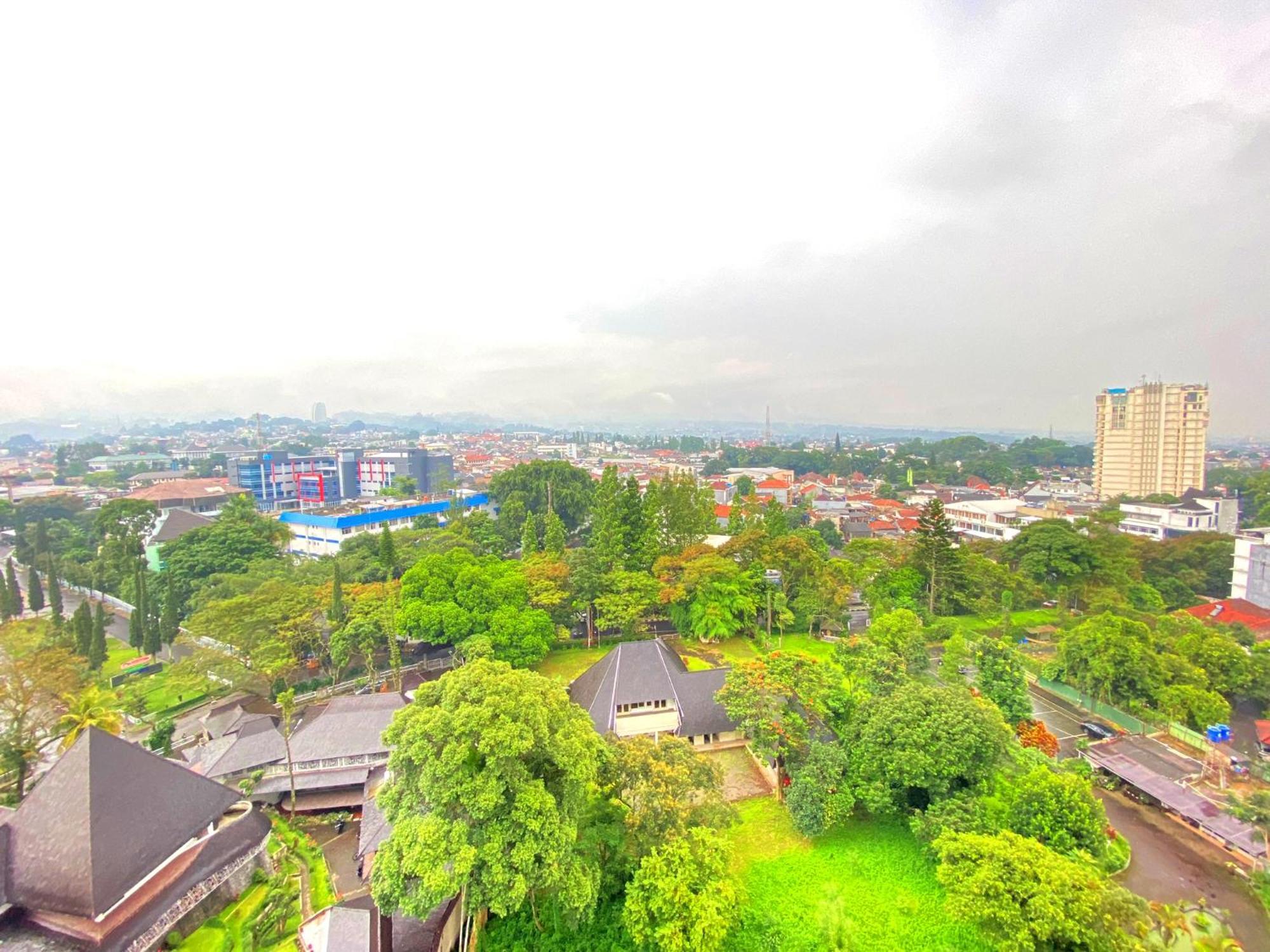 Warm And Cozy At Dago By Travelio Apartemen